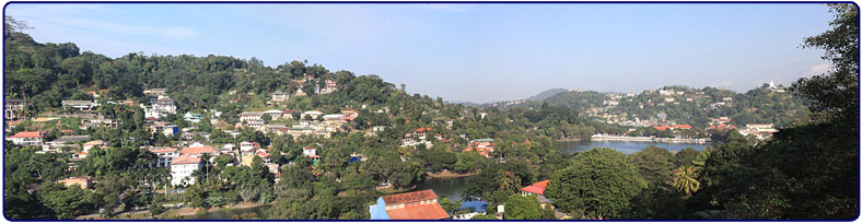 Uitzicht over Kandy vanaf het balkon